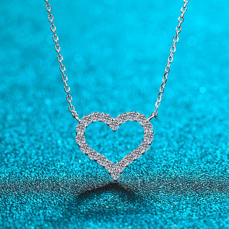 S925Sterling Silver Heart Type Pendant Moissanite Necklace